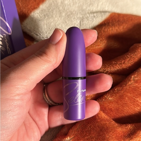 MAC Selena - Picture 4 of 5